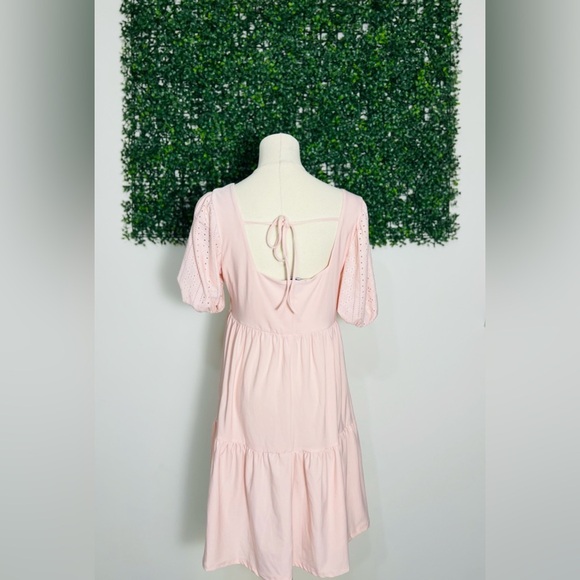 BCBG Paris Women's Knit Eyelet Puff Sleeve Tiered Dress Light Pink Size Medium - Picture 4 of 11